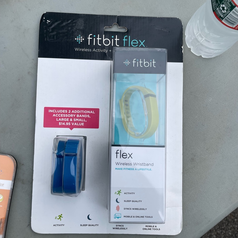Brand New Fitbit flex - Picture 2 of 3